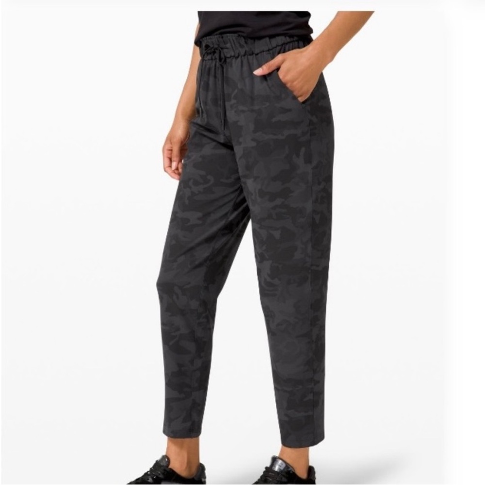 Lululemon Camo Stretch high rise pant 7/8 length